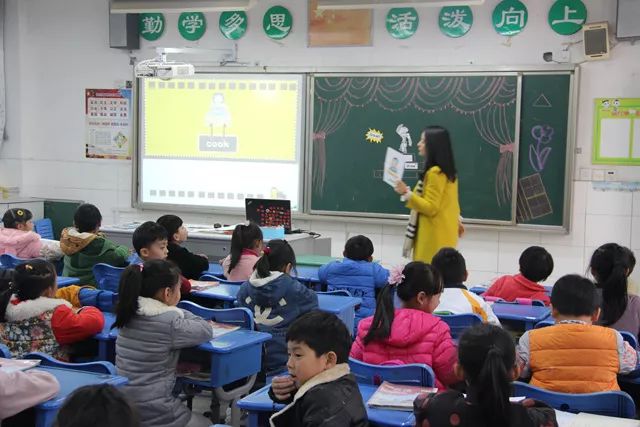 小学开展骨干教师公开课活动,开展青年教师公开课观摩活动