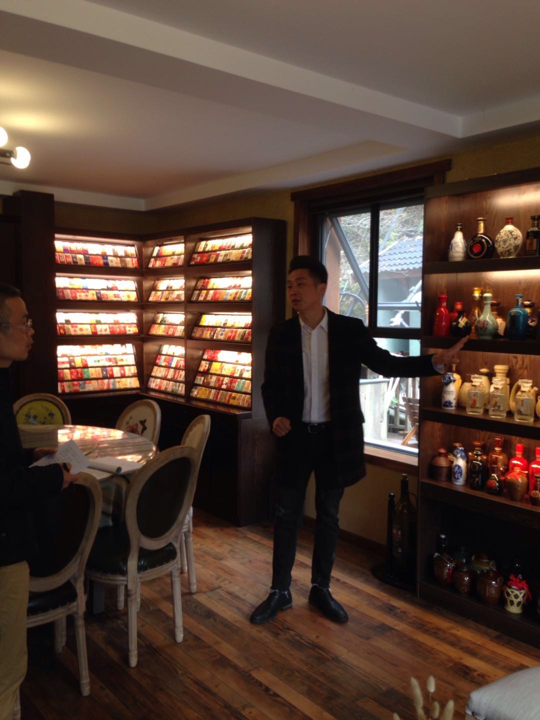 村民一年农家乐收入180万农民玩精品民宿一年100万，看看浙江“走进森林人家”采访活动你会吃惊