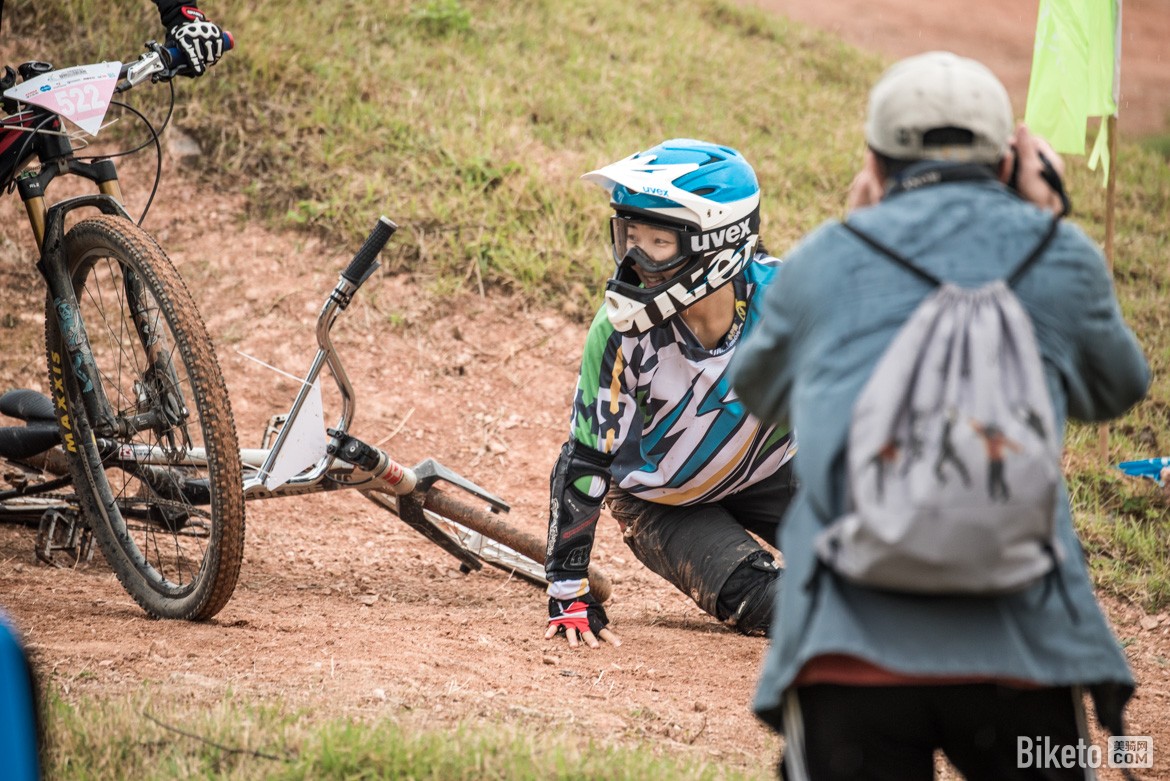 新手土坡赛初体验菜腿兔扑倒在世界级高手的车轮下（含福利公布）