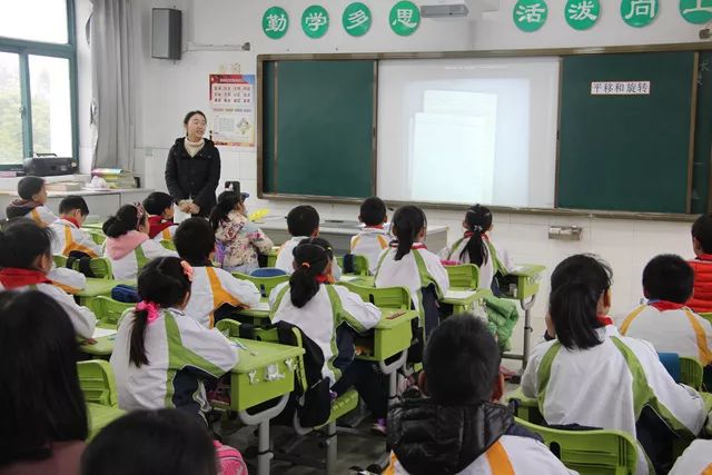 小学开展骨干教师公开课活动,开展青年教师公开课观摩活动