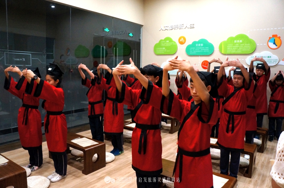 琉璃、课本、足球，博物馆也能玩嗨