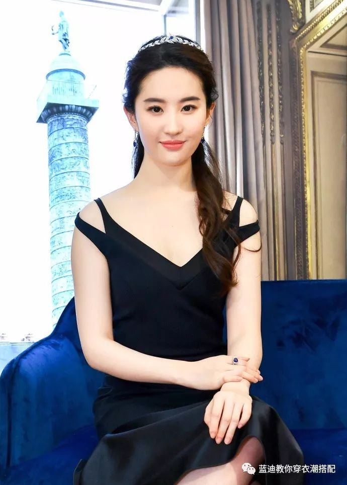 angelababy谭松韵合影,沈月乔欣街拍视频