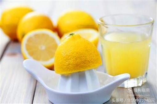 牛仔衣服领子发黄如何清洗,白衣服领子黄了怎么清洗