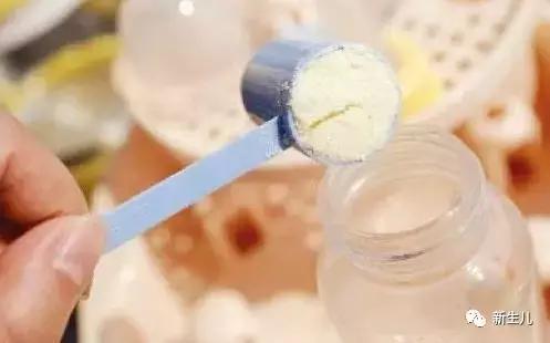 新生儿转奶不当后果很严重,新生儿转奶消化不良怎么办