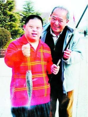 生下残疾孩子明星,10大残疾明星