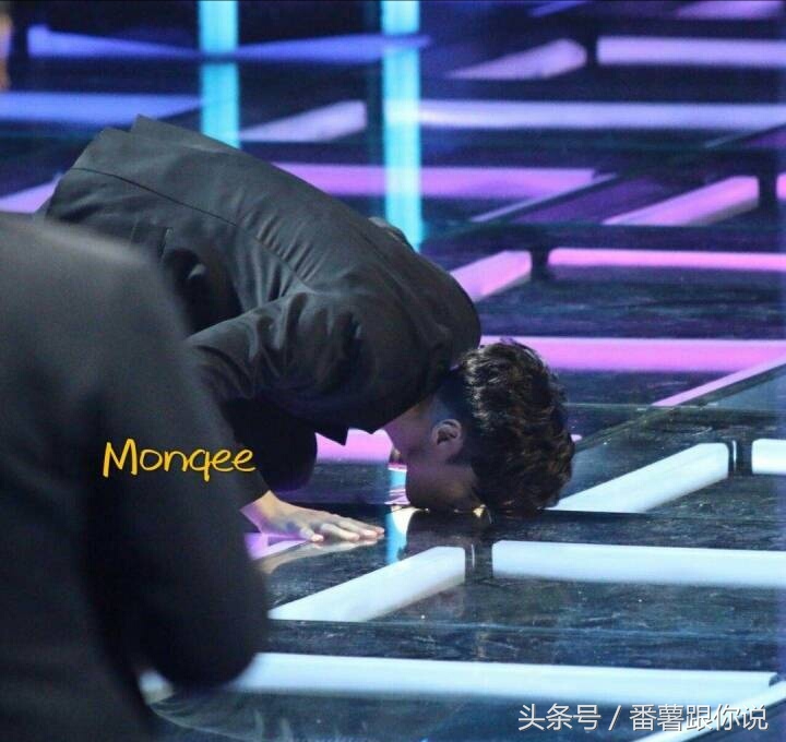 张艺兴舞台神级反应,张艺兴舞台惊呆全场