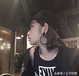 韩国街头毛衣,韩系黑色毛衣