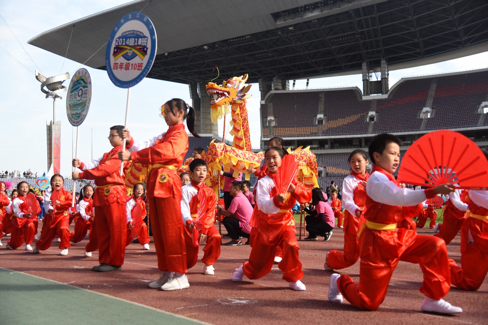 天河｜龙口西小*运学**动会：和平鸽、汉服、管乐队、拉丁舞团……