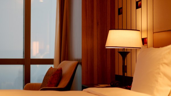 矗于湘江之畔，对望岳麓之巅，记长沙君悦酒店