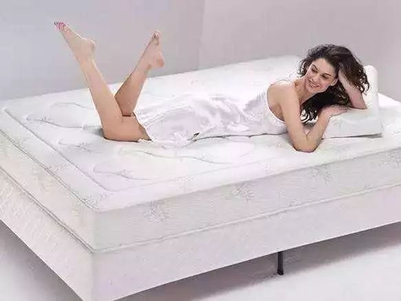 床上的棕垫一层膜要不要撕掉,表姐和表姐夫