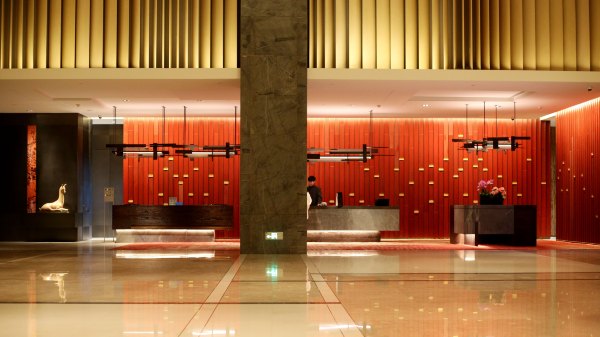 矗于湘江之畔，对望岳麓之巅，记长沙君悦酒店