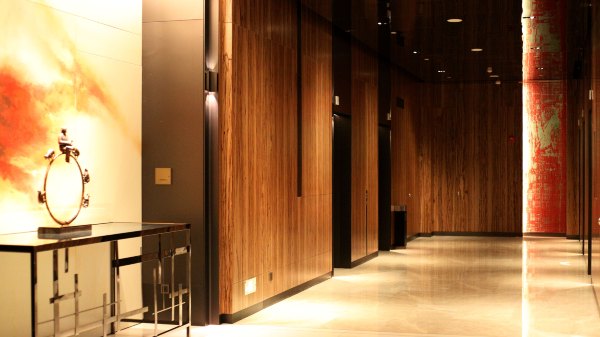 矗于湘江之畔，对望岳麓之巅，记长沙君悦酒店