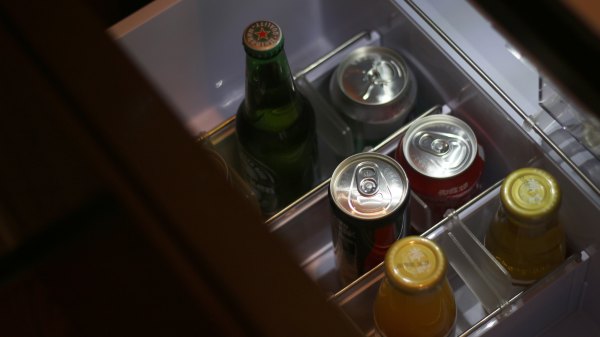 矗于湘江之畔，对望岳麓之巅，记长沙君悦酒店