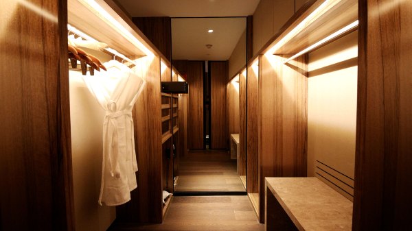 矗于湘江之畔，对望岳麓之巅，记长沙君悦酒店