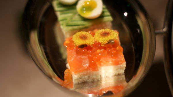 矗于湘江之畔，对望岳麓之巅，记长沙君悦酒店