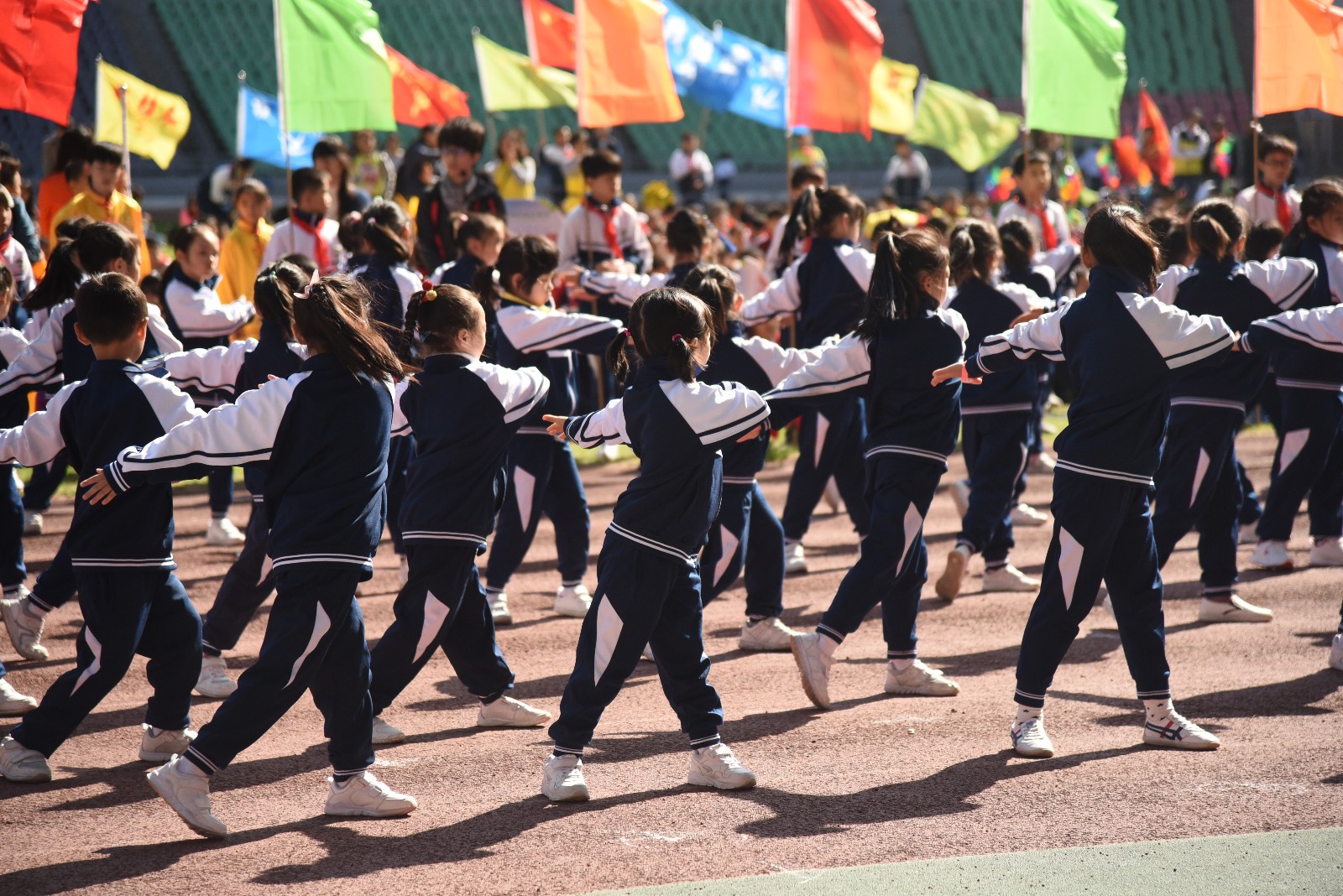天河｜龙口西小*运学**动会：和平鸽、汉服、管乐队、拉丁舞团……