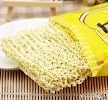 泡面鼻祖日清图片,日清巨无霸泡面