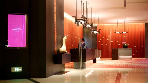 矗于湘江之畔，对望岳麓之巅，记长沙君悦酒店