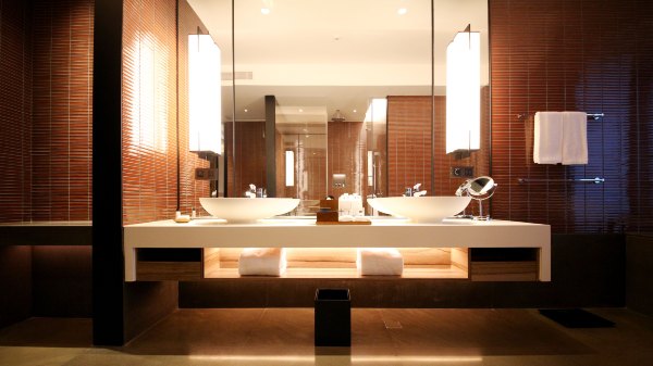 矗于湘江之畔，对望岳麓之巅，记长沙君悦酒店