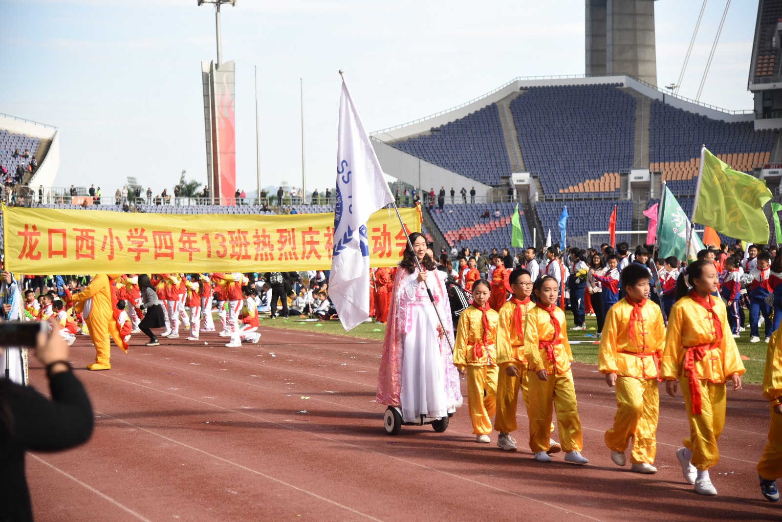 天河｜龙口西小*运学**动会：和平鸽、汉服、管乐队、拉丁舞团……