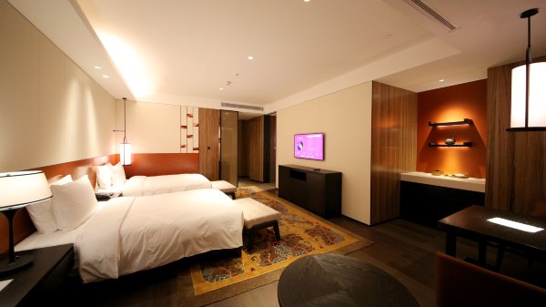 矗于湘江之畔，对望岳麓之巅，记长沙君悦酒店