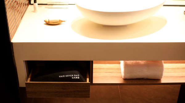 矗于湘江之畔，对望岳麓之巅，记长沙君悦酒店