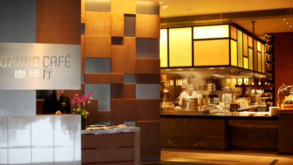 矗于湘江之畔，对望岳麓之巅，记长沙君悦酒店