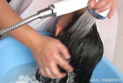 产后哺乳期“脱发”是什么原因造成的？“脱发”又该如何护发？