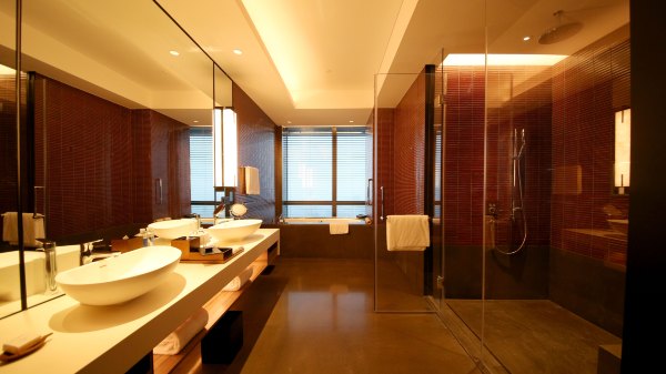 矗于湘江之畔，对望岳麓之巅，记长沙君悦酒店