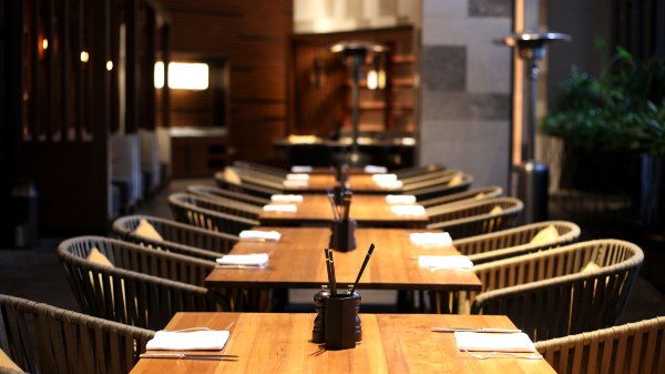 矗于湘江之畔，对望岳麓之巅，记长沙君悦酒店