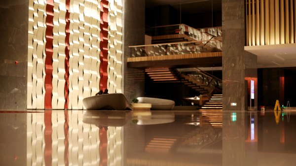 矗于湘江之畔，对望岳麓之巅，记长沙君悦酒店