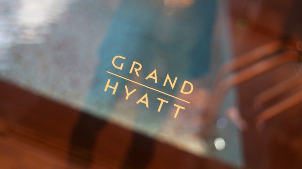 矗于湘江之畔，对望岳麓之巅，记长沙君悦酒店