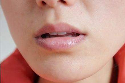 嘴唇发紫心脏有什么问题,嘴唇发紫一般是心脏哪里出了问题