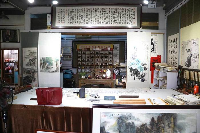 “深爱”情校友情-湖南理工校友会拜访书画家欧阳帆星