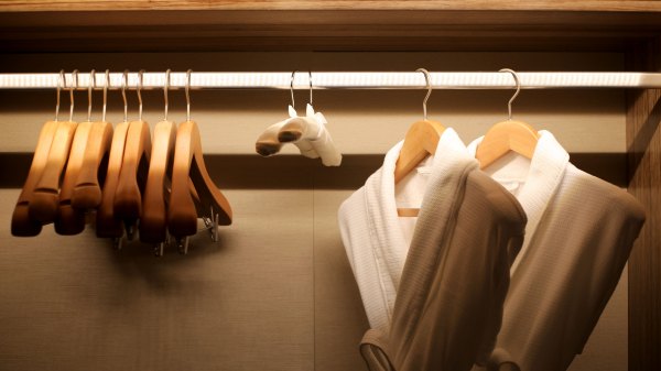 矗于湘江之畔，对望岳麓之巅，记长沙君悦酒店