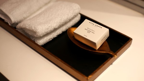 矗于湘江之畔，对望岳麓之巅，记长沙君悦酒店