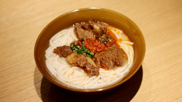 矗于湘江之畔，对望岳麓之巅，记长沙君悦酒店