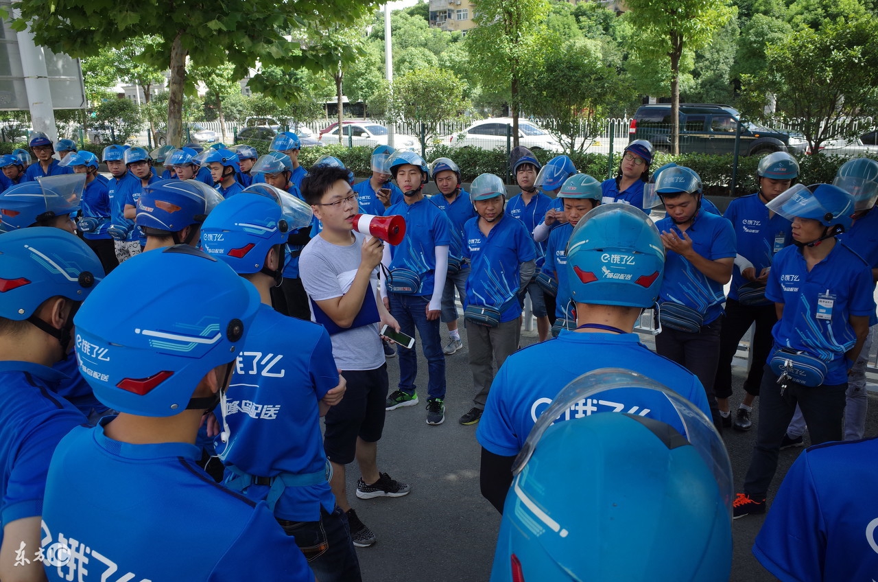 奇葩同事欢乐多，你旁边的那位，也是朵奇葩吗？