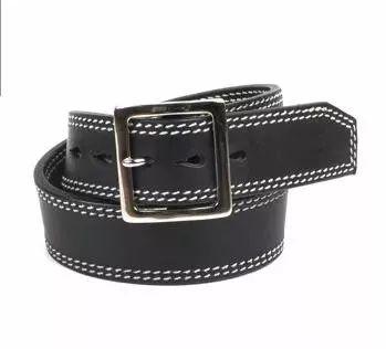 产品数量位居日本皮具界NO.1，这个画风不同的品牌文化糅合的结果