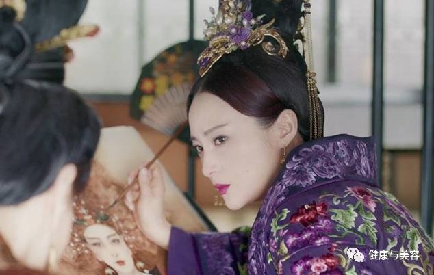 蒋勤勤甄嬛对比照,蒋勤勤和甄嬛隔空互动