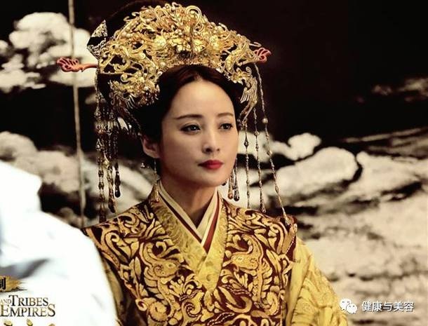 蒋勤勤甄嬛对比照,蒋勤勤和甄嬛隔空互动