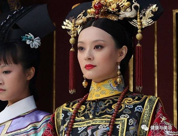 蒋勤勤甄嬛对比照,蒋勤勤和甄嬛隔空互动