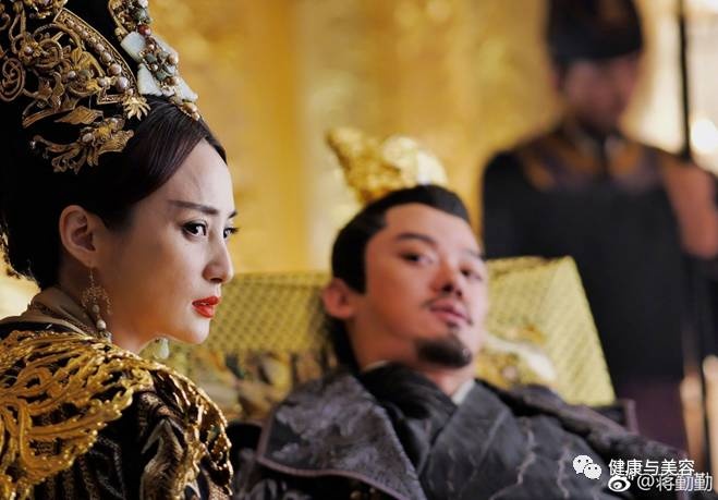 蒋勤勤甄嬛对比照,蒋勤勤和甄嬛隔空互动