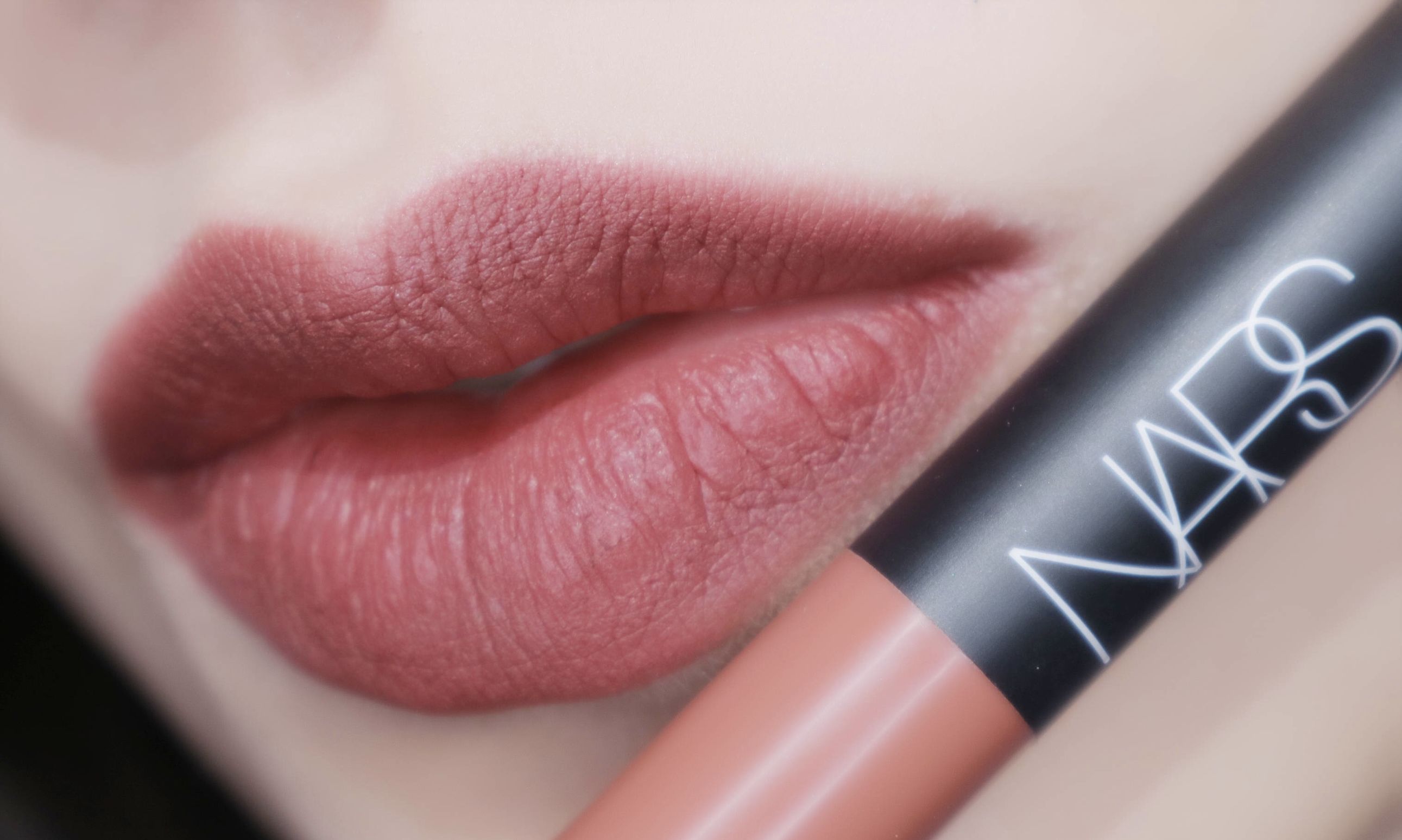 新手适合什么色号的口红学生党,口红女生必备的几款色号