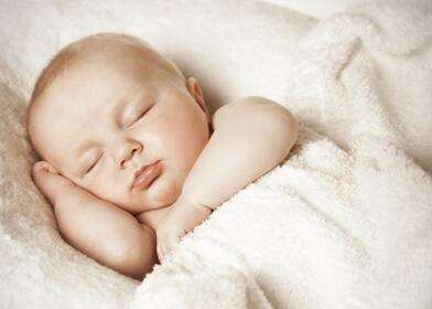 新生儿白天睡觉不踏实易惊醒哭闹,新生儿睡觉不踏实总哭闹怎么回事