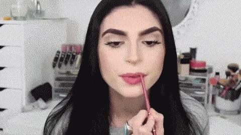 一涂口红就变香肠嘴？别浪费你家的YSL、Dior了!