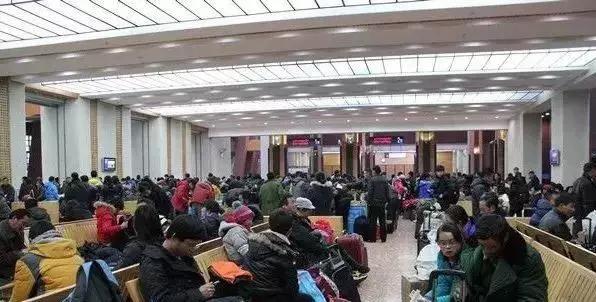 火车票预售期临时调整，这些返乡工友可免费领取车票