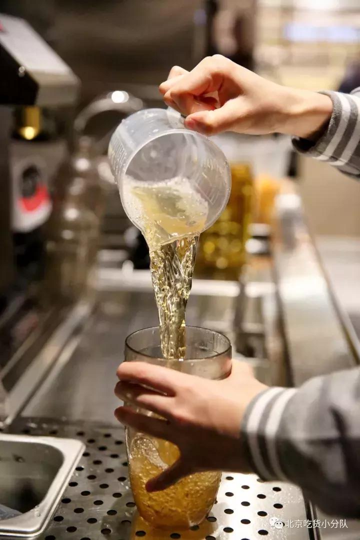 卖包包的茶来了，第1家在西单