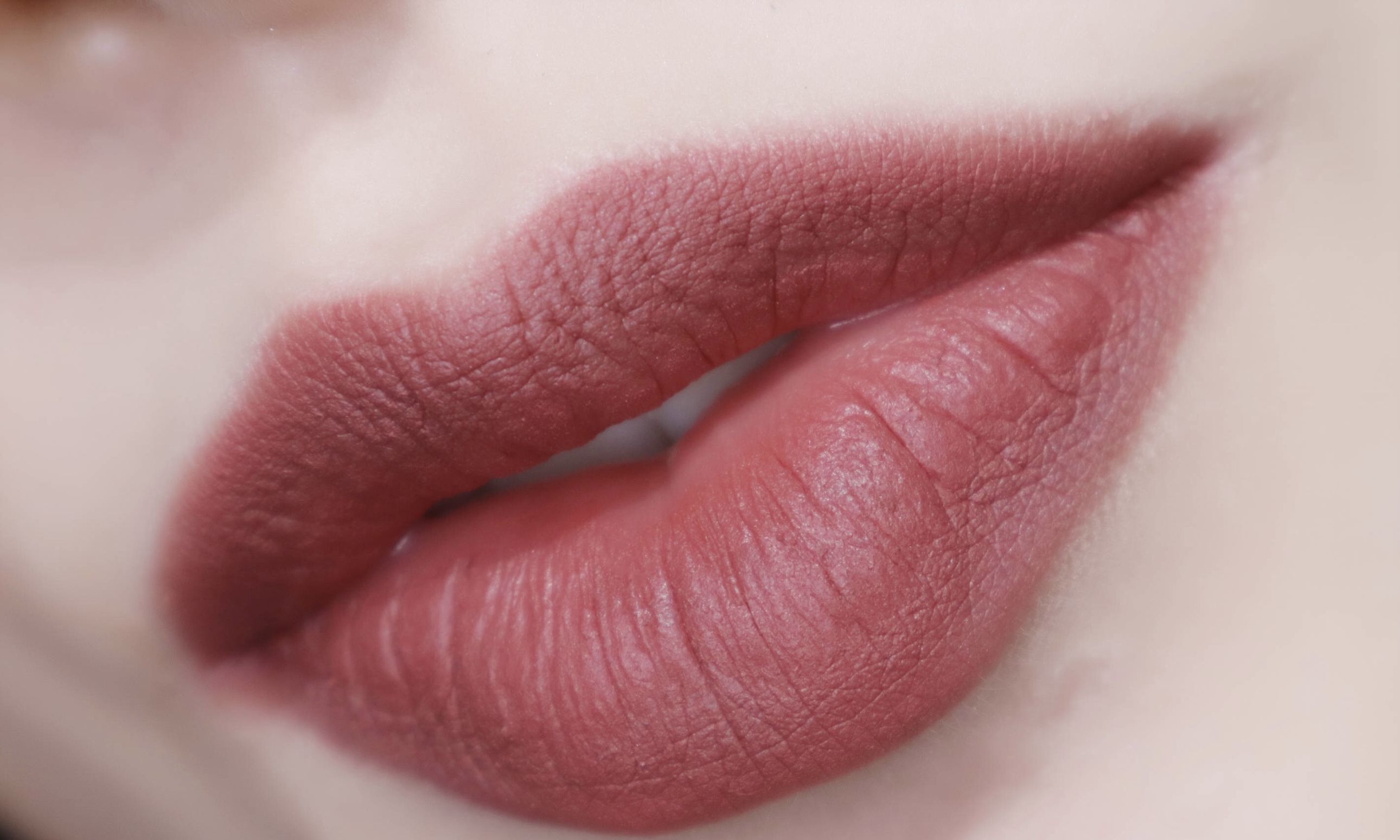 新手适合什么色号的口红学生党,口红女生必备的几款色号