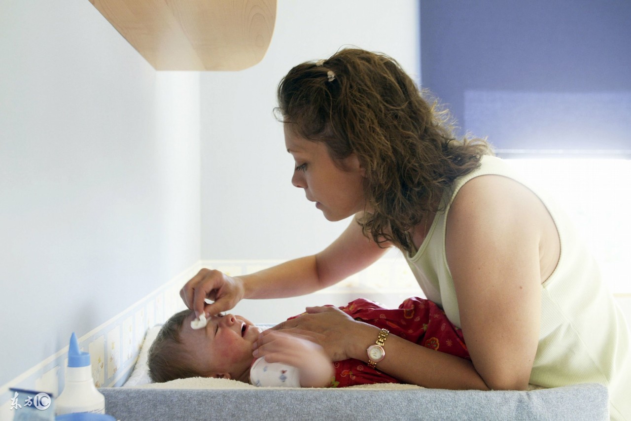 婴儿手指破了一点点皮怎么处理,宝宝手指都破了还要吸手指怎么办